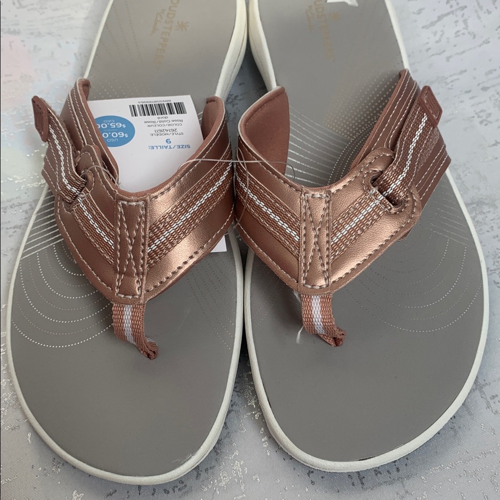 Clarks Metallic Rose Gold Thong Sandals